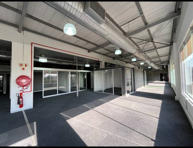 3,000M² OFFICE TO LET IN PAARDEN EILAND